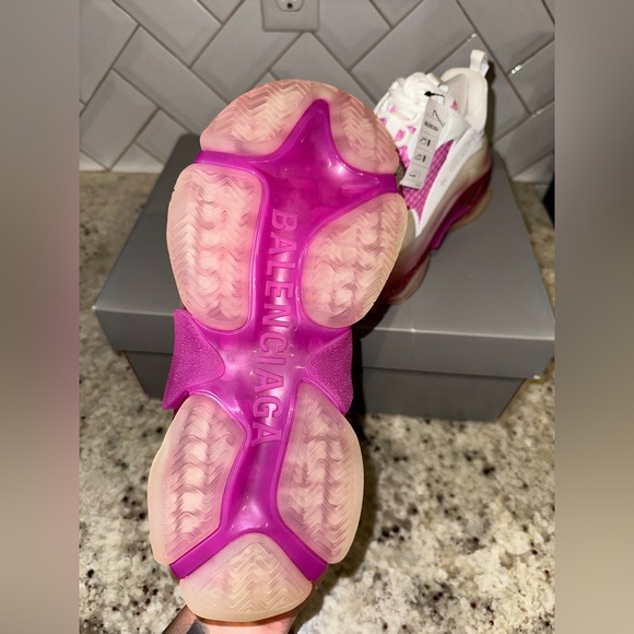 Balenciaga Women’s Triple S - Picture 9 of 11